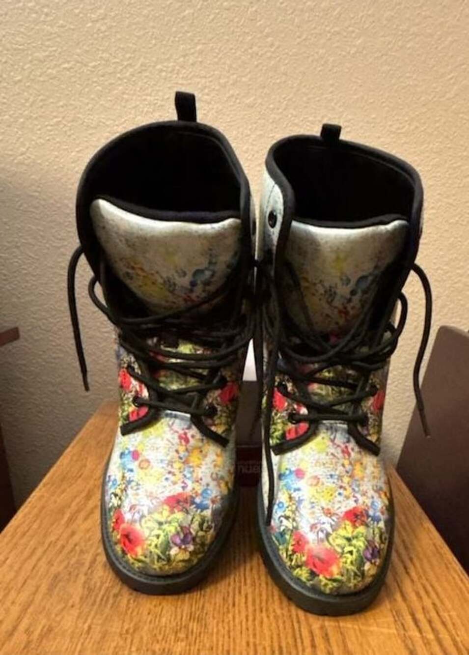 Floral Botanical Print Lace-Up Combat Boots Women's Size US 10 Selling as is.